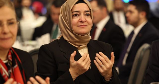 Fatma Betül Sayan Kaya'nın Hisse İşlemleri İddiası Gündemde