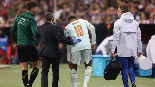 Fransa, Türkiye'yi yendi ama Mbappe'yi kaybetti