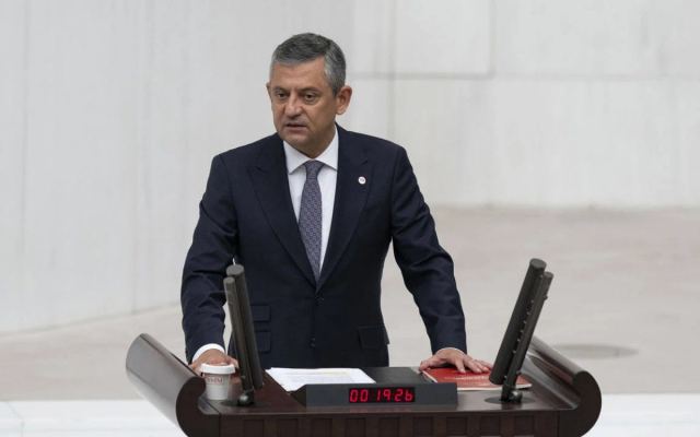 Özgür Özel, Fon Krizini AK Parti'nin Saadet Zinciri Olarak Nitelendirdi