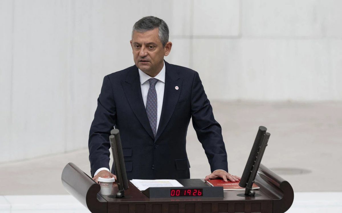 Özgür Özel, Fon Krizini AK Parti'nin Saadet Zinciri Olarak Nitelendirdi