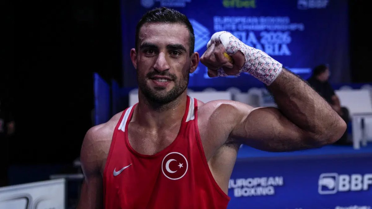 Emrah Yaşar, Avrupa Boks Şampiyonası'nda finale yükseldi