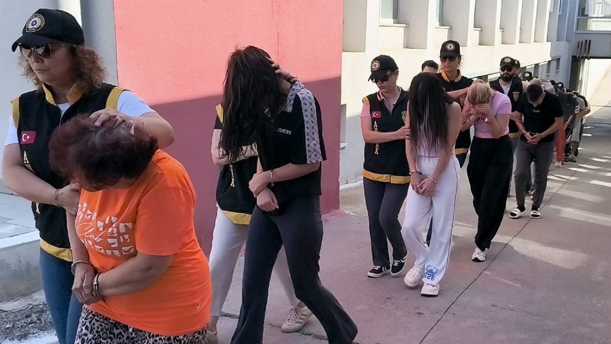Masaj salonlarına operasyon: Fuhuş çetesi çökertildi