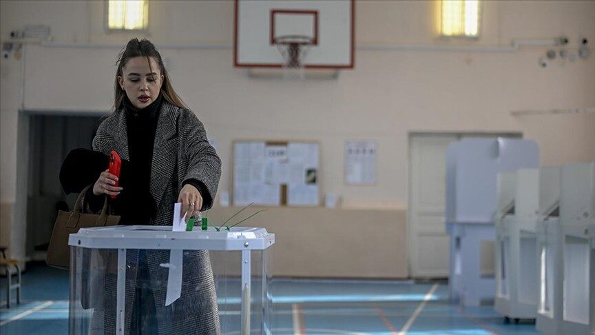 Rusya'da Seçmenler Milletvekili Seçimleri İçin Sandık Başında