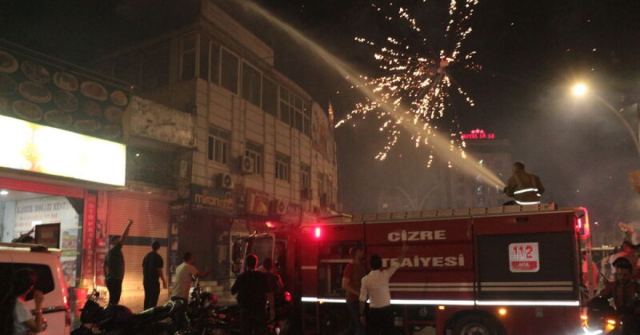 Cizre'de Amedspor Kutlamalarında Yangın: 1 İtfaiye Eri Yaralandı