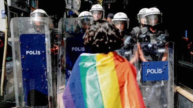 İzmir'de LGBTİ+ Operasyonlarında Tutuklamalar Gerçekleşti