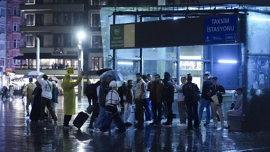 İstanbul'un bazı bölgelerinde sağanak yağış etkili oldu