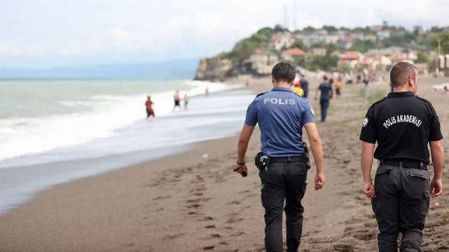 İstanbul'da Beykoz ve Sarıyer'de Denize Girmek Yasaklandı