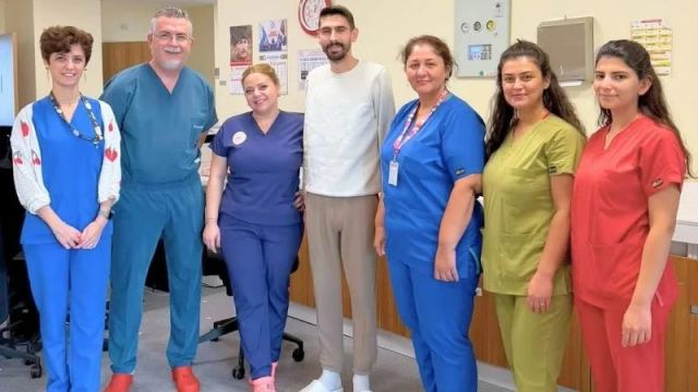 Burdur'da 6 saatlik operasyonla 13 santimetrelik kitle çıkarıldı
