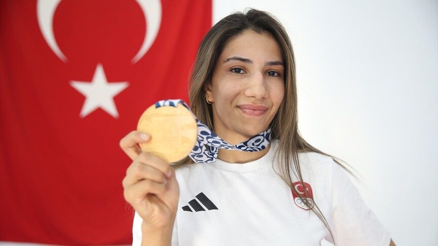 Zehra Demirhan, Akdeniz Oyunları'ndan altın madalya ile döndü