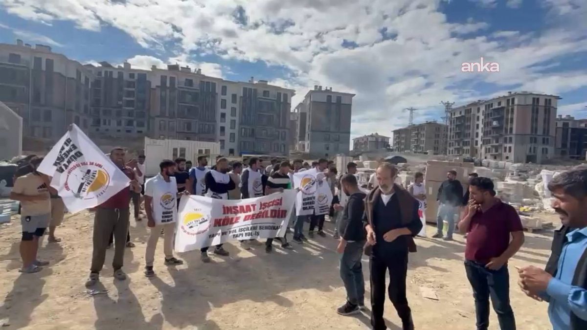 Arnavutköy Sazlıbosna'da inşaat işçileri eylem yaptı