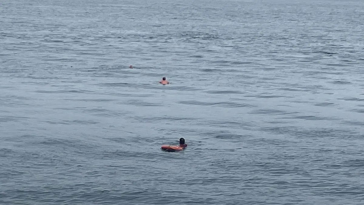 Büyükada-Kadıköy Vapuru'nda panik: Denizdeki adam kurtarıldı