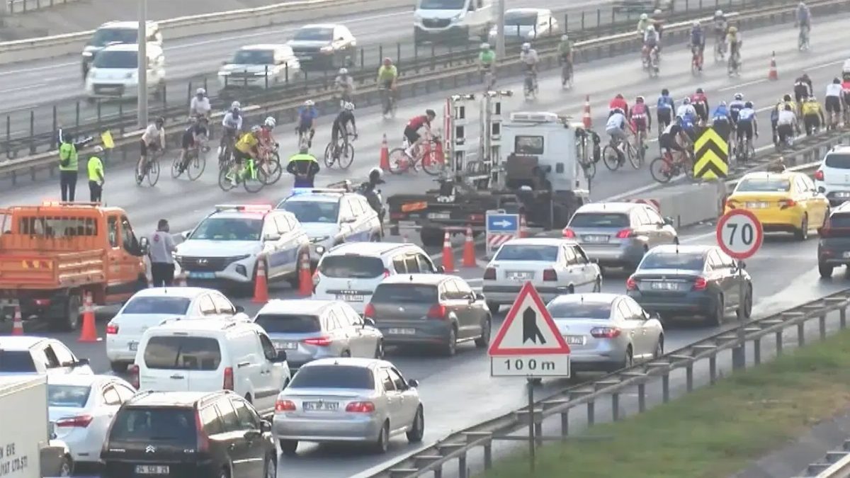 İstanbul'da bisiklet yarışı nedeniyle kapanan yollar trafiğe açıldı