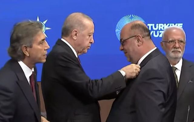 AK Parti'ye 9 belediye başkanı katıldı