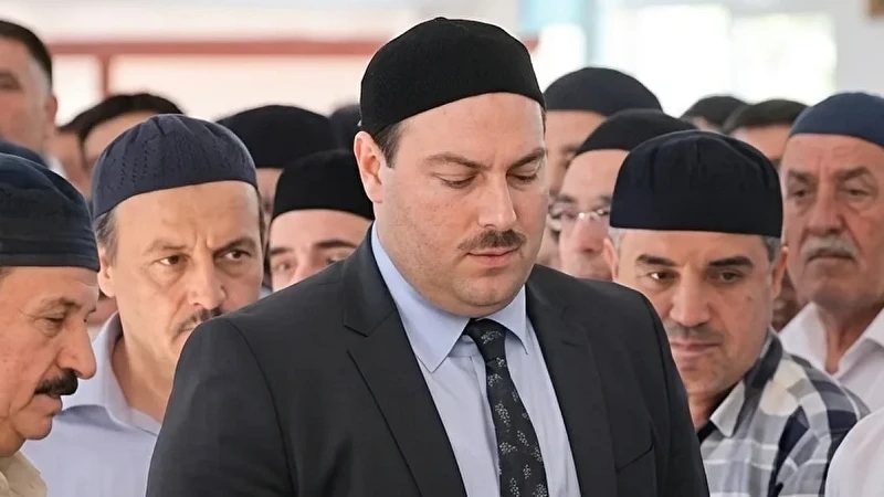 Alihan Kuriş, CHP'ye oy vermeyenleri mescide almadı