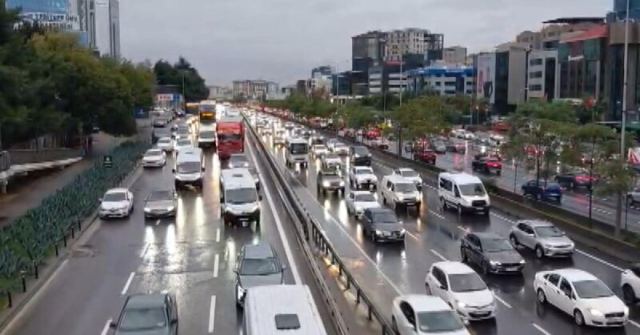İstanbul'da Sağanak Sonrası Trafik Yoğunluğu Yüzde 62'ye Ulaştı