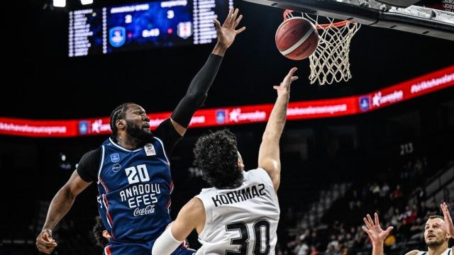 Anadolu Efes, Beşiktaş'ı 95-81 Yenerek Galip Geldi