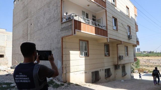 Şanlıurfa'da 5,4 Büyüklüğündeki Depremin Hasar Tespit Çalışmaları Sürüyor