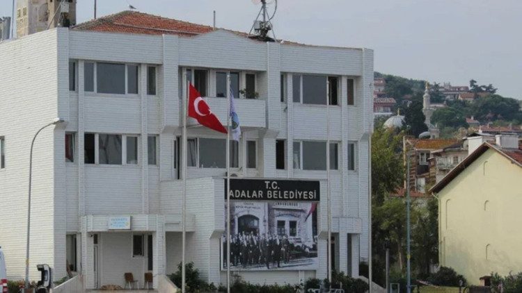 Adalar Belediye Başkan Vekili seçimi ertelendi, CHP'li üyeler katılmadı