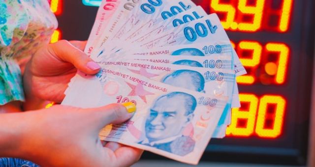 Dolar/TL 49 lira seviyesine yaklaşarak yeni rekorlara ilerliyor