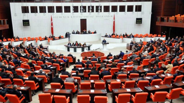 LGBTİ derneklerine yönelik operasyonlar İstanbul'da gündeme geldi