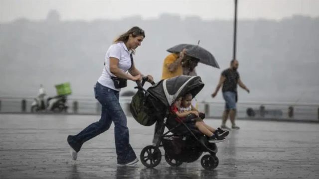 İstanbul'a Gök Gürültülü Sağanak Yağış Geliyor