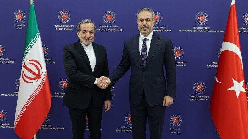 Dışişleri Bakanı Fidan, İranlı Mevkidaşı Erakçi ile Görüştü