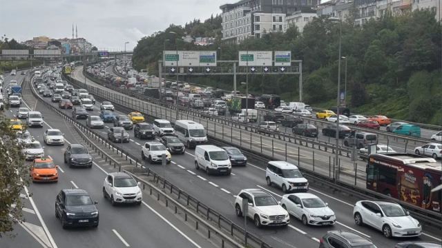İstanbul'da trafik yoğunluğu sabah saatlerinde yüzde 71'e ulaştı