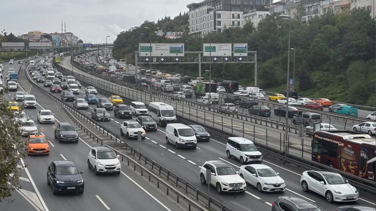 İstanbul'da trafik yoğunluğu sabah saatlerinde yüzde 71'e ulaştı