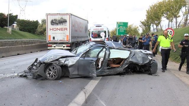 İstanbul'da feci kaza: Takla atan araçtan yola fırlayan sürücü yaralandı