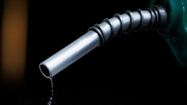 Körfez ve Rusya kaynaklı arz kaybı motorin fiyatlarını artırıyor