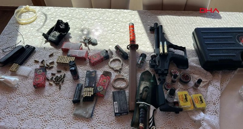 Kiracıdan Korkunç Cinayet: Evde Cephanelik Bulundu