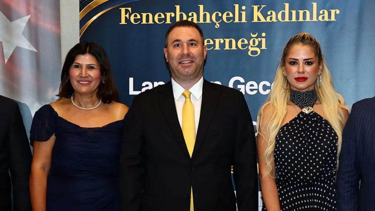 Barış Göktürk, Fenerbahçeli kadınlara destek verdi