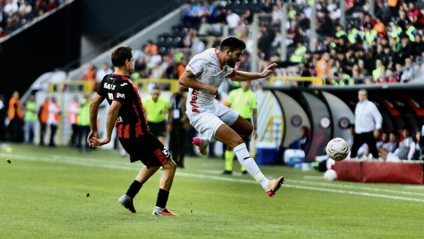 Alanyaspor, Çorum FK'yi Deplasmanda 2-1 Mağlup Etti
