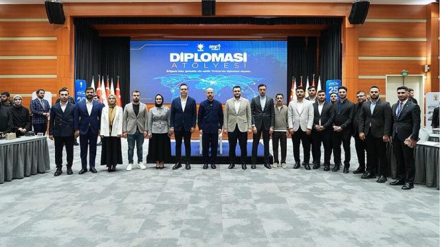 Bilal Erdoğan, Diplomasi Atölyesi'nde gençlerle bir araya geldi