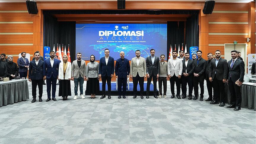 Bilal Erdoğan, Diplomasi Atölyesi'nde gençlerle bir araya geldi