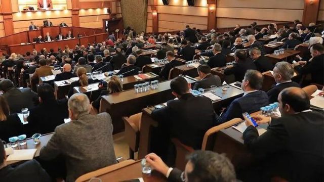 İBB, Reklam Panolarından Yeni Gelir Elde Edecek