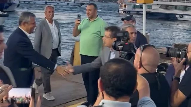 Özgür Özel Üsküdar mitingine İBB teknesiyle geldi