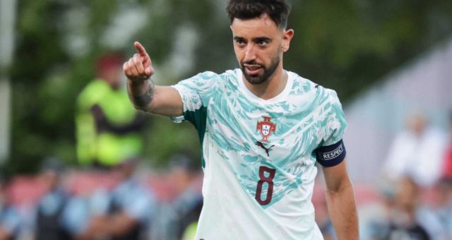 Bruno Fernandes Galatasaraylı Taraftara Gülümseyerek Yanıt Verdi