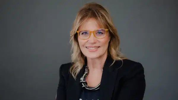 Ayşegül İldeniz, 'Geleceğe Son Çıkış' Kitabında Yapay Zekayı Ele Alıyor