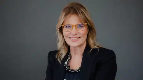Ayşegül İldeniz, 'Geleceğe Son Çıkış' Kitabında Yapay Zekayı Ele Alıyor