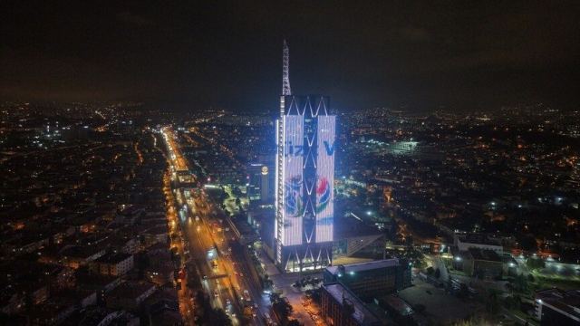 Türk Telekom Genel Müdürlük binasına 'Yarına Sözümüz Var' mesajı yansıtıldı