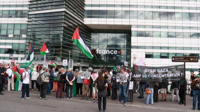 Fransa'da Gazze'deki Soykırıma Dair Programın Kaldırılması Protesto Edildi