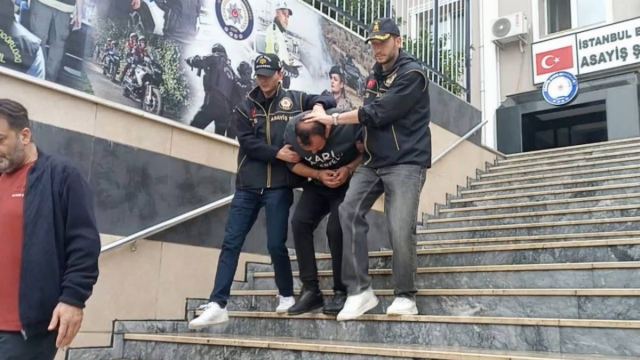 Eyüpsultan Camii'nde namaz sırasında silah sesleri yükseldi