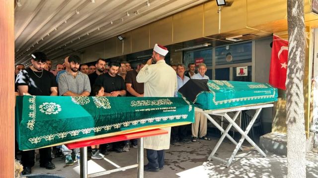 Maltepe'de Kiracıları Tarafından Öldürülen Çift Uğurlandı