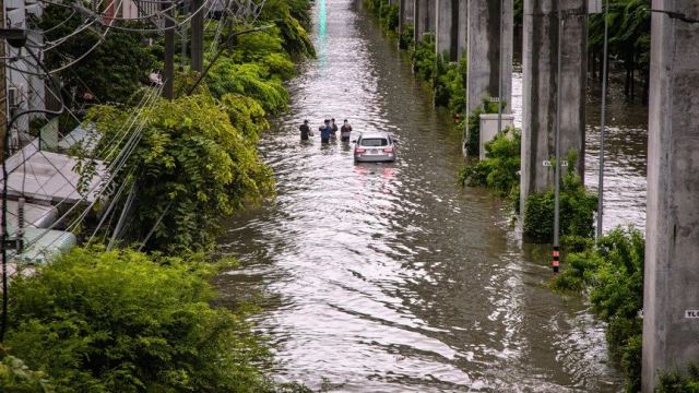 Bangkok'ta Sel Nedeniyle 3 Bin Kişi Tahliye Edildi