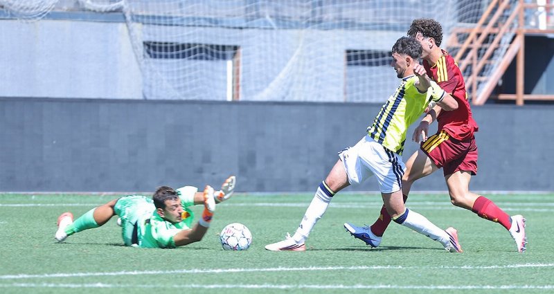 Fenerbahçe U19, Gençlik Ligi'nde Roma'ya karşı büyük bir yenilgi aldı