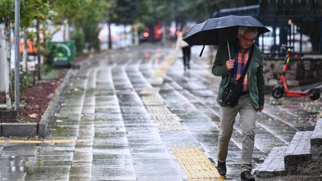 Ankara'da sağanak yağış etkili oldu