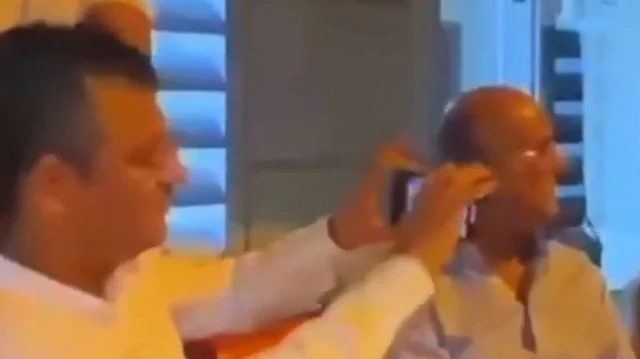 Atilla Yıldırım ve Özgür Özel'in Ezan Okunurken Eğlendiği Görüntüler Ortaya Çıktı
