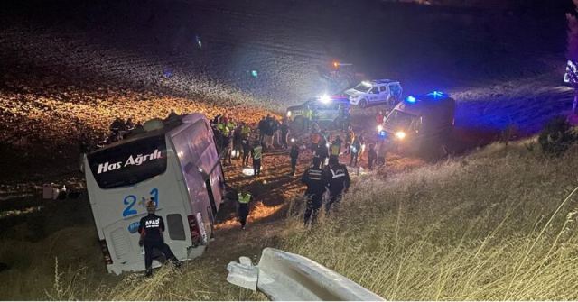 Merzifon'da yolcu otobüsü tarlaya girdi, 24 kişi yaralandı