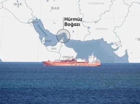 İran, Hürmüz Boğazı'nda ABD'ye Ait İnsansız Denizaltıyı Ele Geçirdi